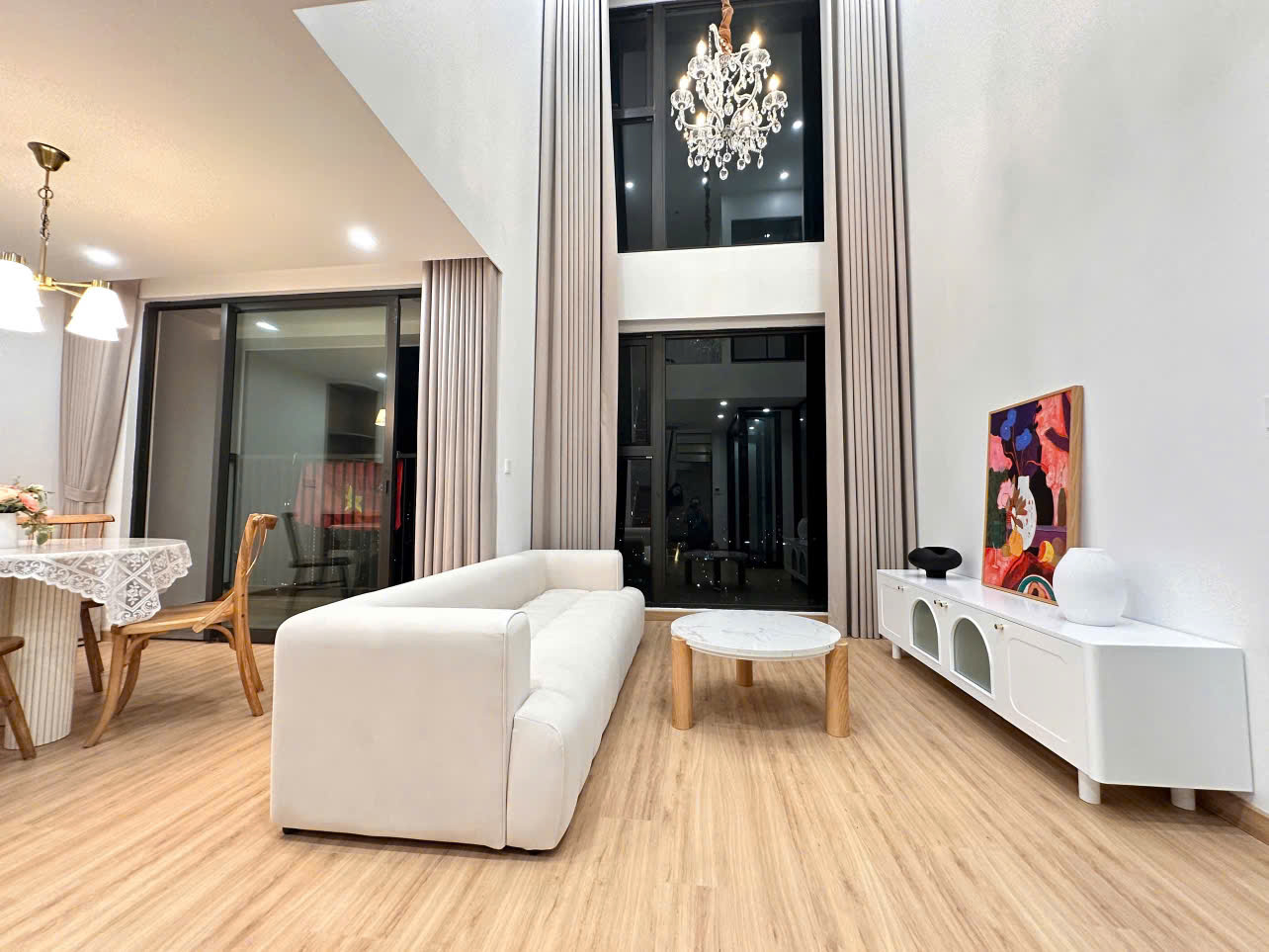 Cho thuê căn hộ Duplex ,3 phòng ngủ,đầy đủ đồ bên tòa landmark Ecopark
