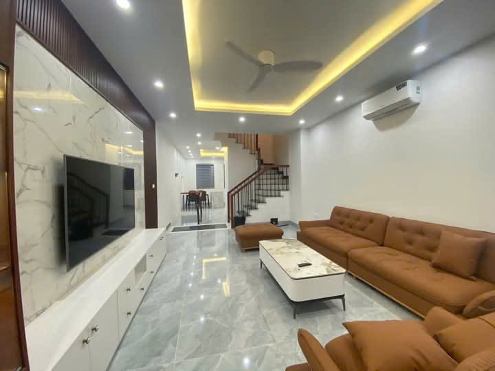 Cho thuê căn liền kề 60m2,hoàn thiện 5 tầng khu Thời Đại OCP3