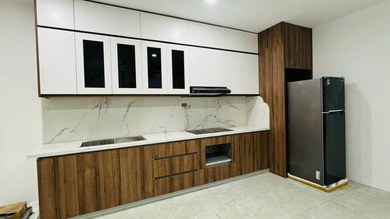 Cho thuê căn nhà phố mặt đường đôi 100m2,4pn, full đồ bên thảo nguyên Ecopark