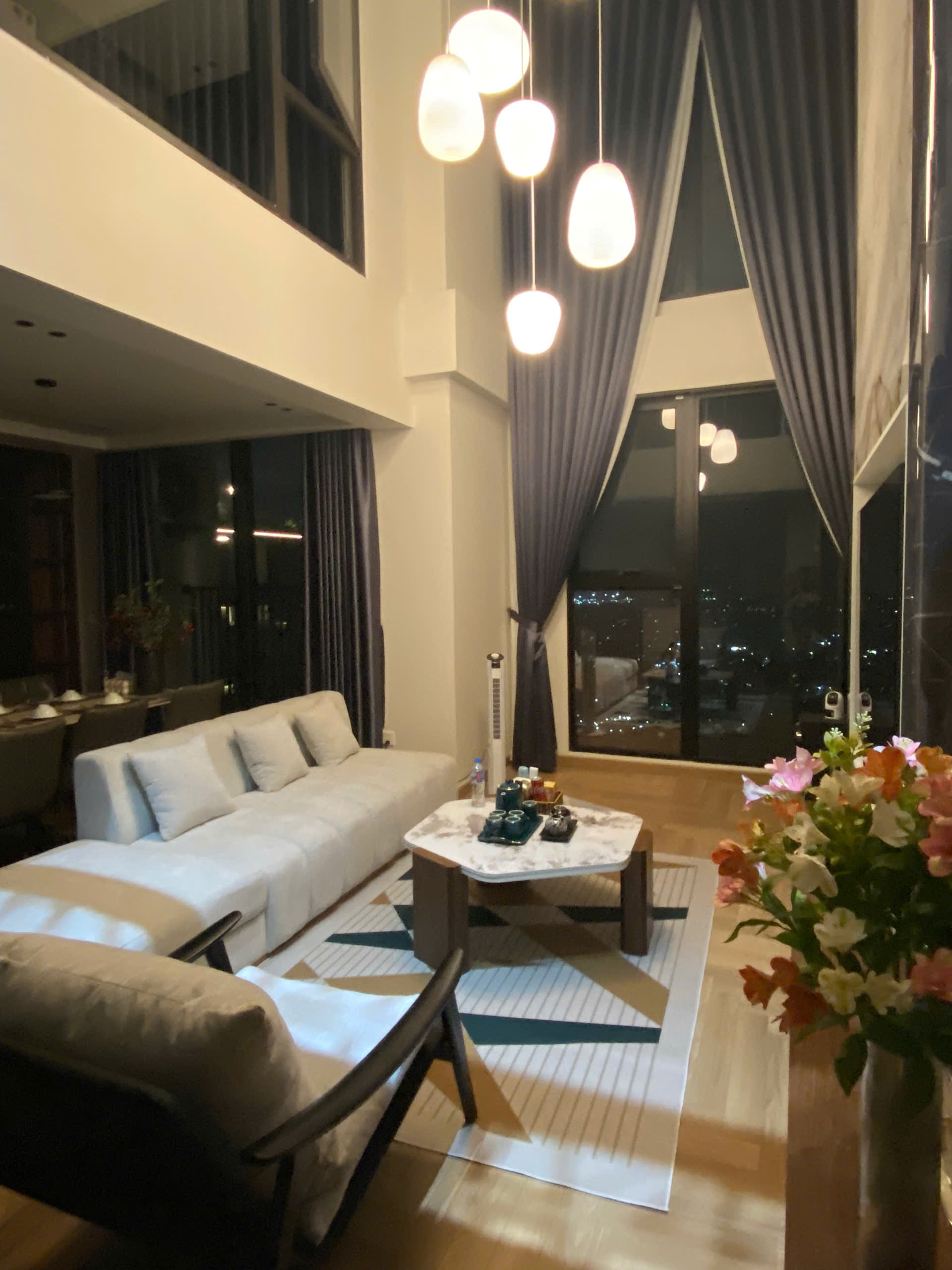 Cho Thuê Căn Hộ Duplex Sky Forest Ecopark 130m2 - 3PN Full Đồ Siêu Đẹp
